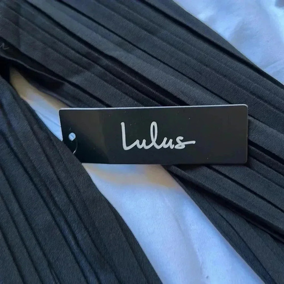 Lulus Rise  and Shine Black Pleated Long Sleeve Shift Dress size M NWT - Picture 5 of 8